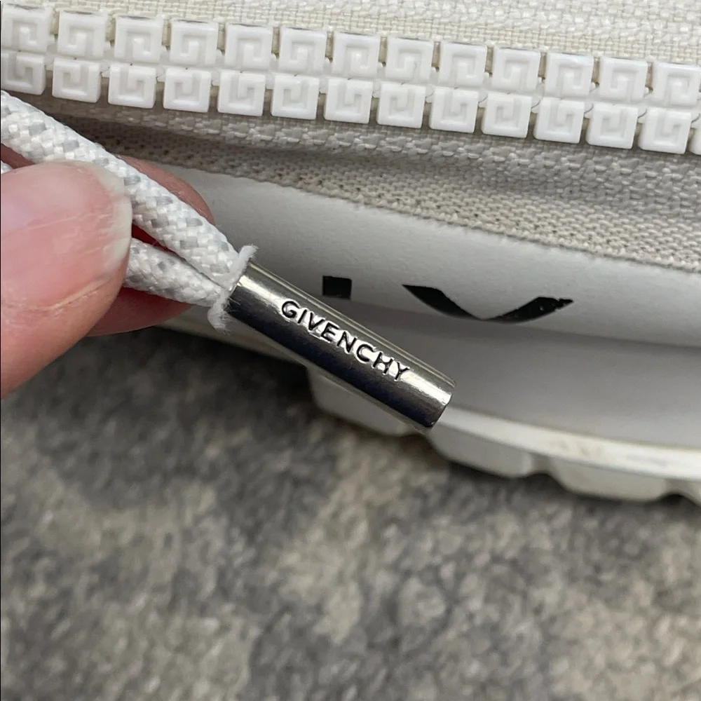 Givenchy Spectre Runner Sneakers In Leather With Zip White Sz 41